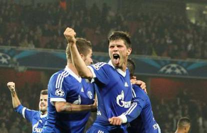Schalke bez sedmorice igrača u Istanbulu, vraća se Huntelaar