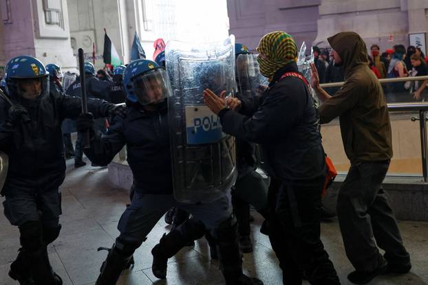 USB union holds nationwide strike, "Let's Block Everything," in solidarity with Gaza, in Milan