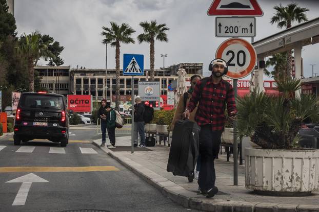 Split: Brojni mornari s broda USS Geral R. Ford iskrcali se u Split te otišli u grad