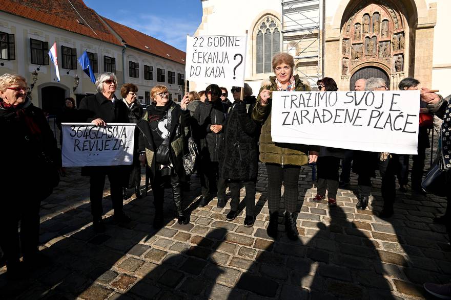 Zagreb: Bivše radnice šibenske Revije prosvjedovale na Markovom trgu