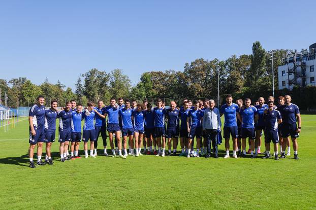 Zagreb: Strastveni navijač Dinama, djed Osman Lendo, posjetio je klub i upoznao Brunu Petkovića 