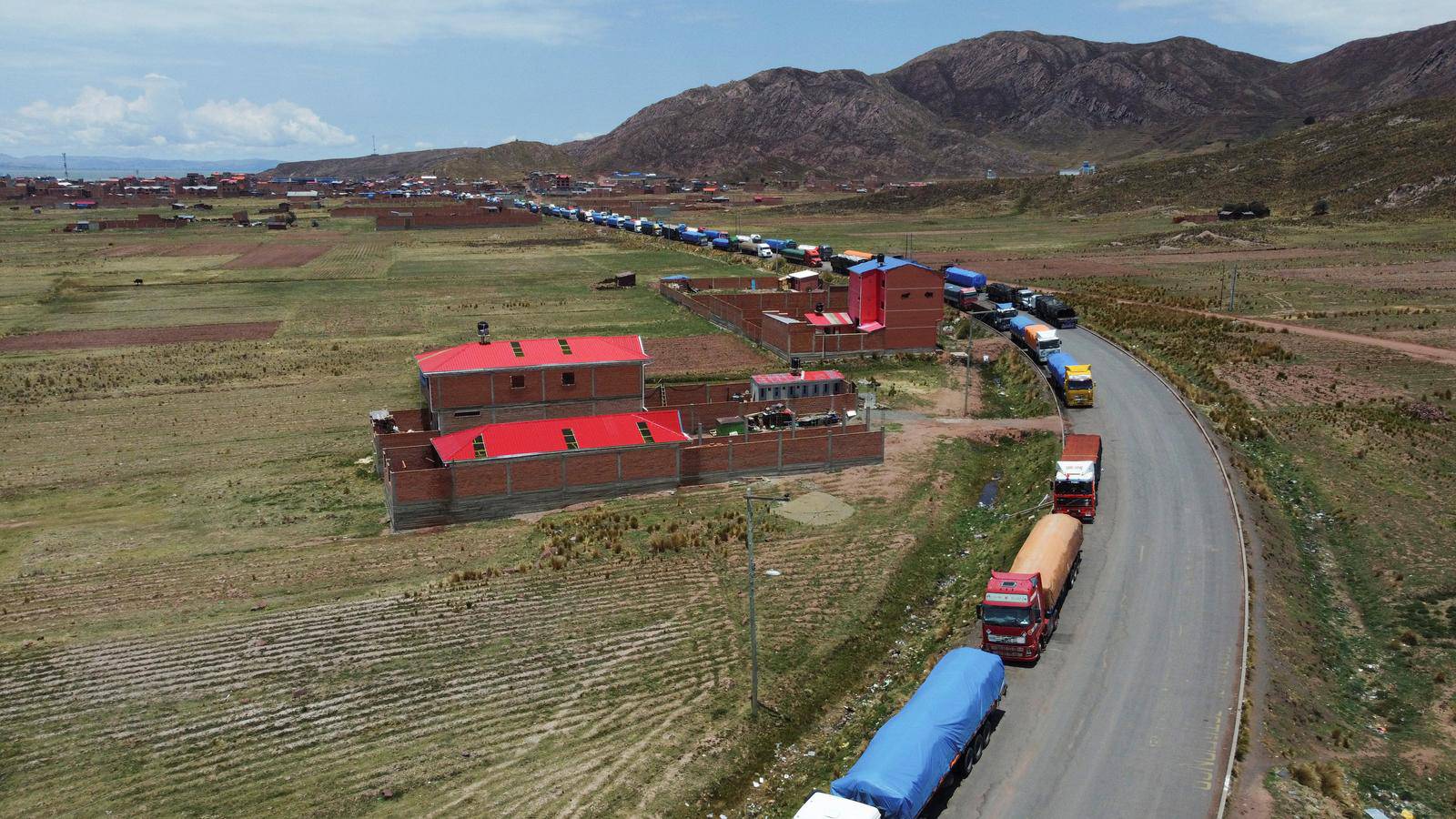 Peruvians block the border with Bolivia to protest the ongoing political crisis