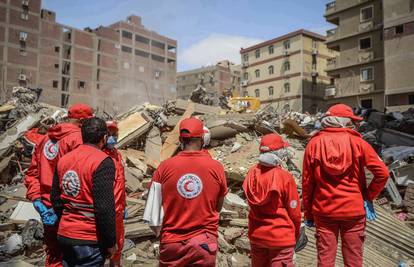 Urušila se zgrada u Kairu, iz ruševina su izvukli 18 tijela