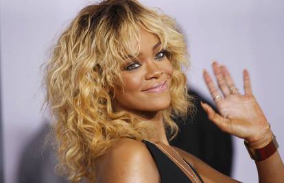 Rihanna gubi fanove jer se opet druži s nasilnim Chrisom
