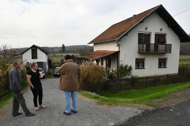 Sibinj - Obitelj nestale Zorice Fadljević (47) iz Sibinja, suprug Drago i kćerka Maja.