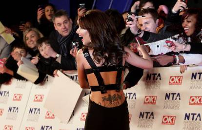 Nova tetovaža: Cheryl Cole na dnu leđa ima ogromnog leptira
