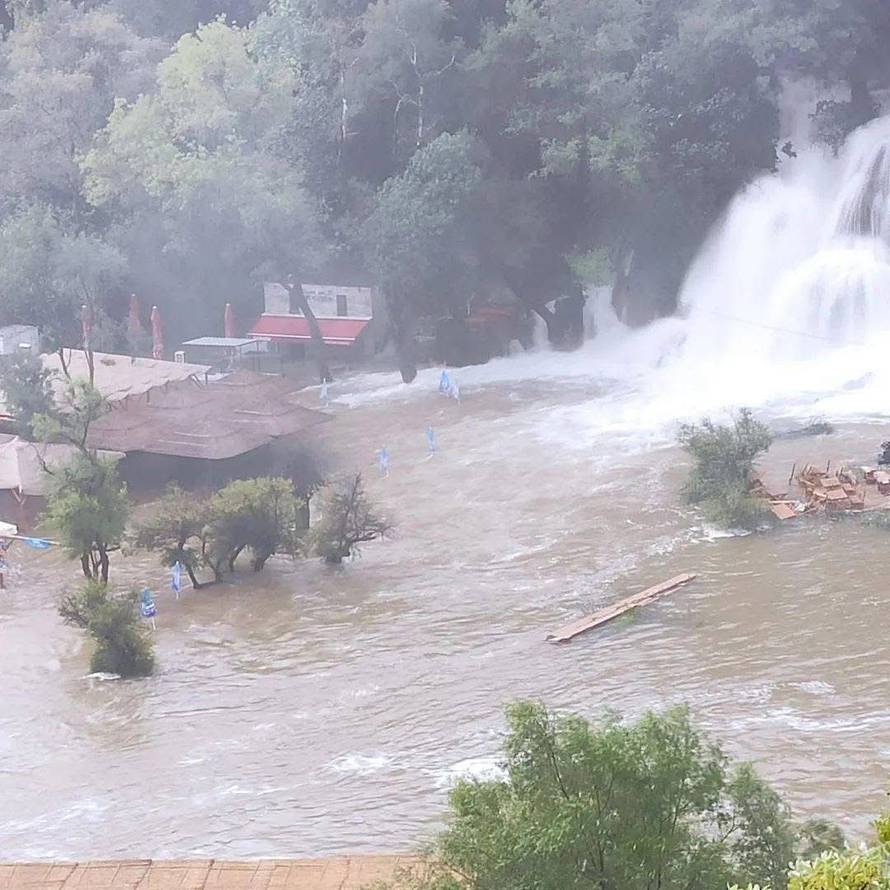 FOTO Nevjerojatni prizori! Zbog nevremena Ljubuški pod vodom