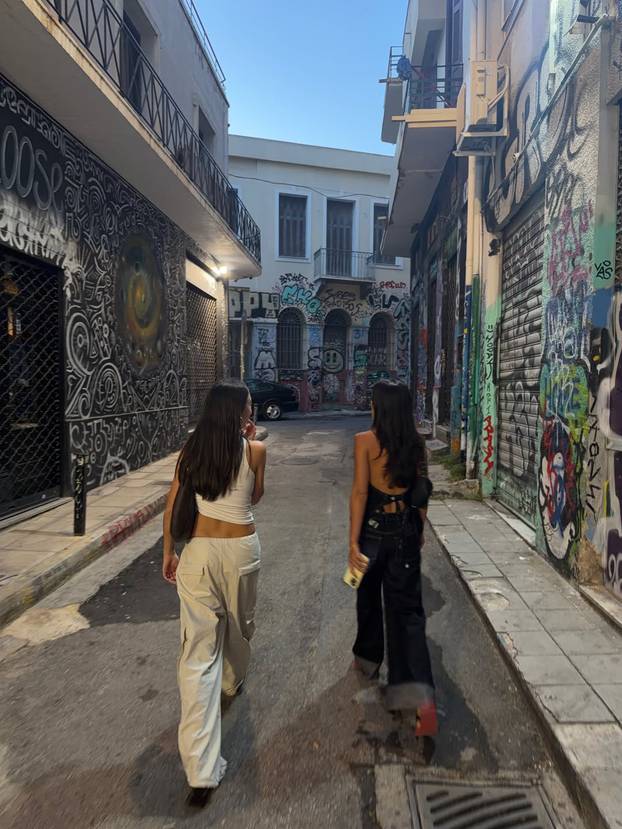 FOTO Sve nosi bez grudnjaka! Australka Eliza je cijela prirodna, kaže da voli slobodu