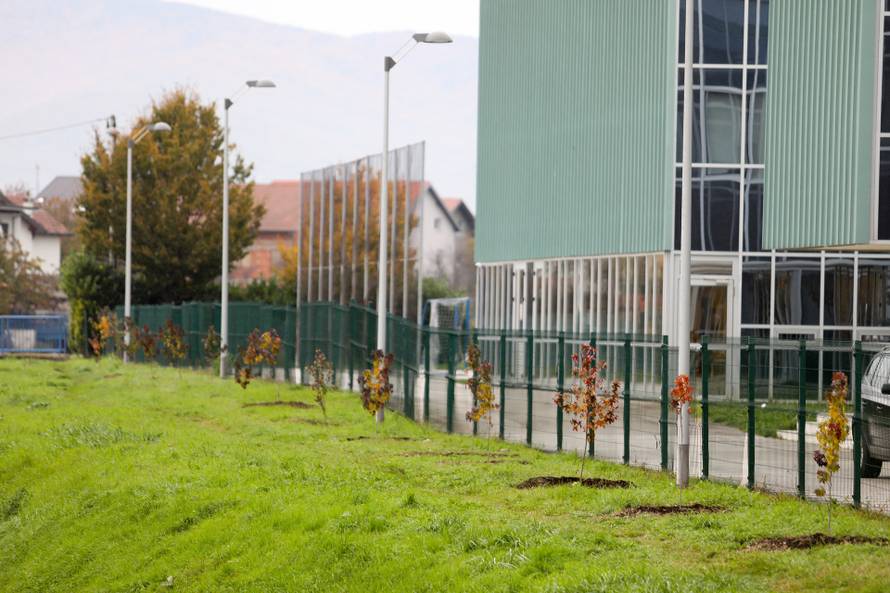 Zagreb: Oko crkve BDM Anđeoske u Dubravi zasađeno je 250 mladih stabala