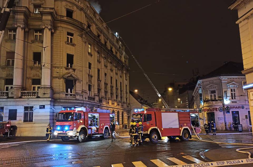 Vatrena noć: Buknula tri požara u sat vremena u Zagrebu, krov u centru gasilo 45 vatrogasaca