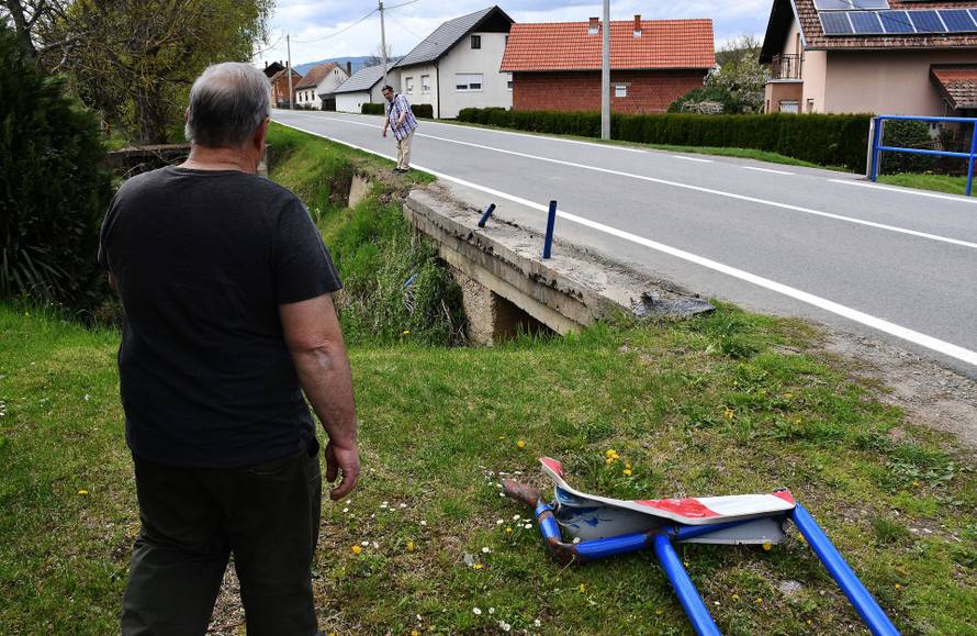 Busnovi: Autobus koji je prevozio školsku djecu sletio s ceste