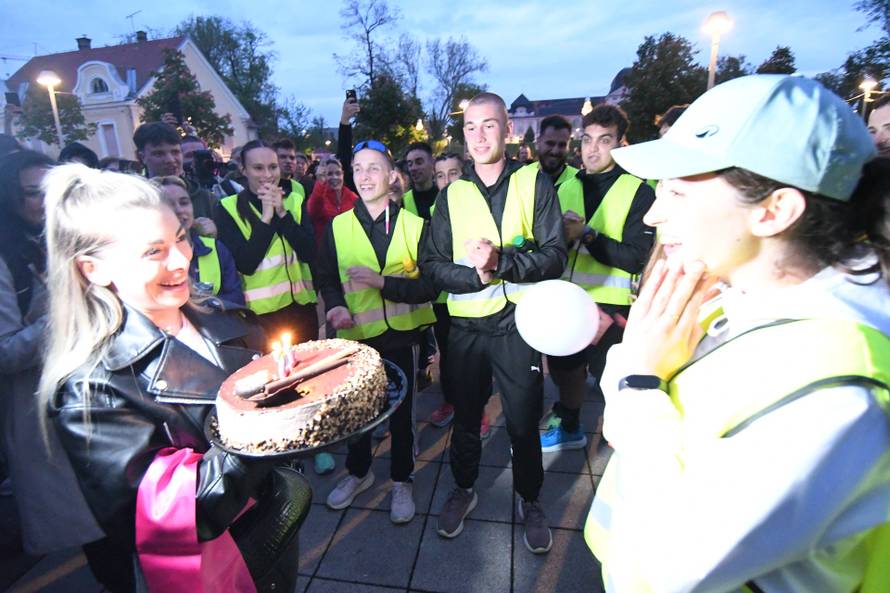Virovitica: Severina dočekala srpske studente koji trče do Bruxellesa