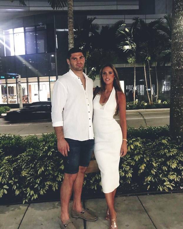 FOTO Ovo je ljepotica koja je osvojila srce Filipa Hrgovića. Od početka stoji uz 'El Animala'...