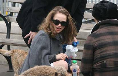 Pas u javnosti popiškio glumicu Natalie Portman