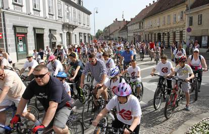 Milenijska fotografija: Više od 2.000 Karlovčana na biciklima