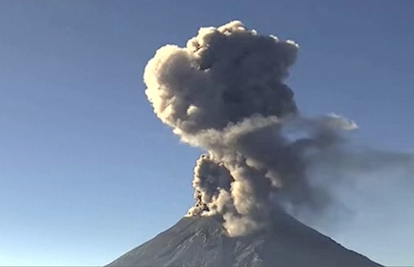 Pogledajte kako se ‘probudio’ vulkan u Meksiku: Izbacuje dim i pepeo dva kilometara u zrak
