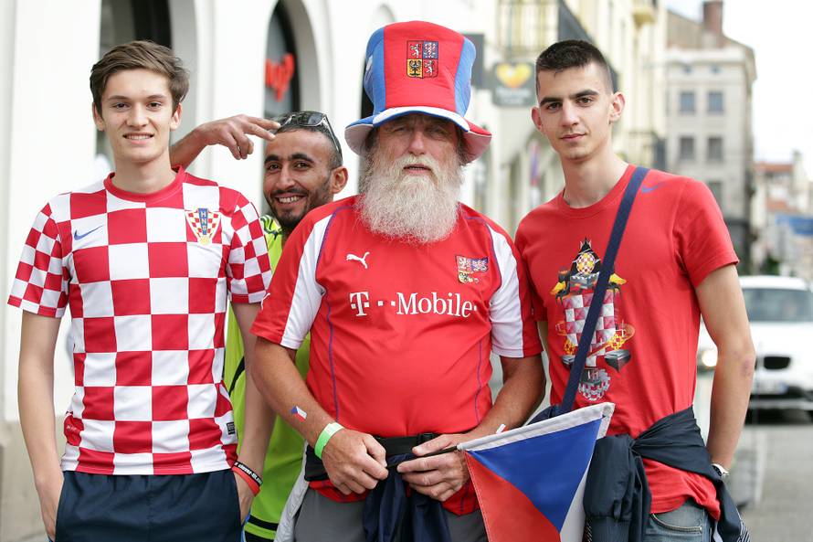 Galerija navijača u Francuskoj: Kockice okupirale St. Etienne