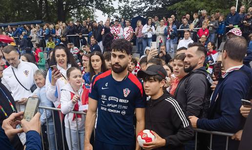 VIDEO Ludnica za 'vatrenima'!  Navijači u Njemačkoj navalili na ogradu, Gvardiol ih je oduševio