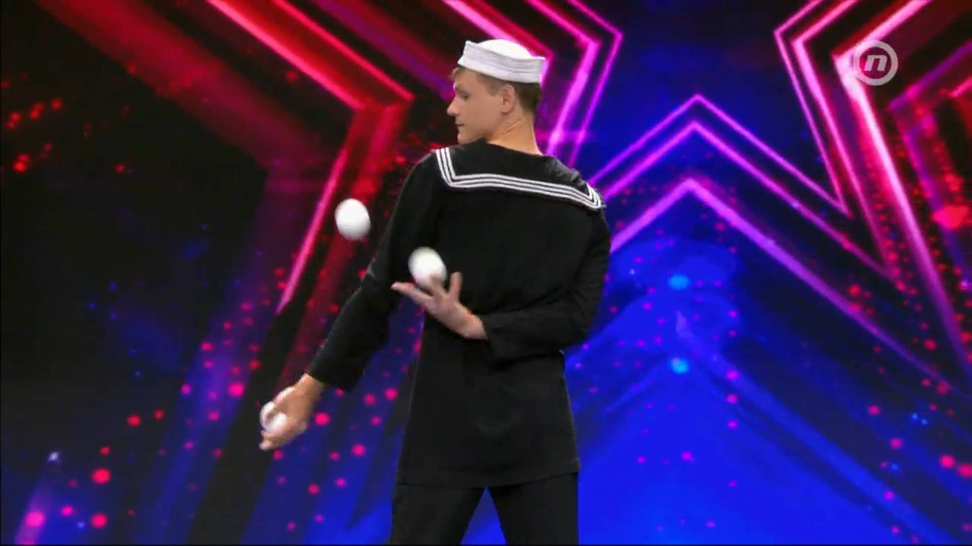 Braća rasplesala publiku na harmonici, a Ukrajinac oduševio žongliranjem deset loptica