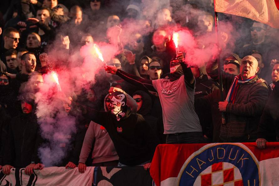 Zagreb: Navijači na tribinama uoči utakmice Dinamo - Hajduk