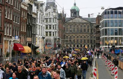 Dvoje prosvjednika ranjeno je u Rotterdamu kada je policija  zapucala: 'Ostaju u bolnici'
