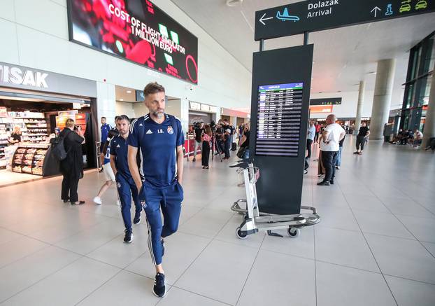 Nogometaši Dinama vratili se u Zagreb nakon odgođene utakmice protiv AEK-a