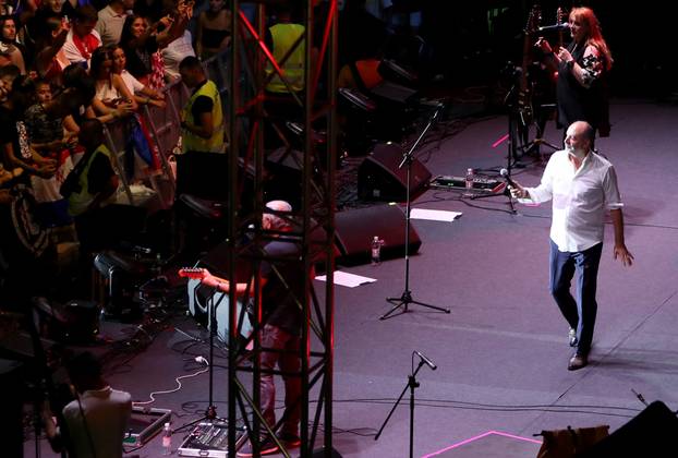 Koncert "Imotski ne zaboravi" na kojem nastupaju Bulić, Zečić i Thompson