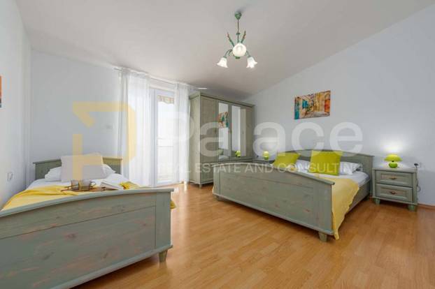 FOTO Najjeftinija vila na otoku Pašmanu ima bazen, ljetnu kuhinju i 300 metara do plaže!