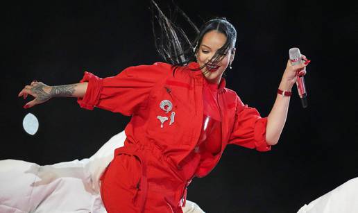 Rihanna je nastupila nakon pet godina, a evo koliko su je platili za 13 minuta na Super Bowlu