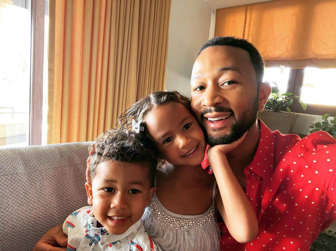 John Legend pokazao najmlađu kćer: 'Ovo je naša nova ljubav!'