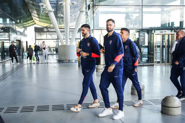 Zagreb: Odlazak hrvatske nogometne reprezentacije u Prag 