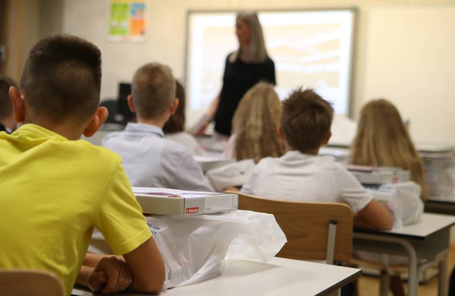 Splitski učenici u školama dobili besplatne udžbenike