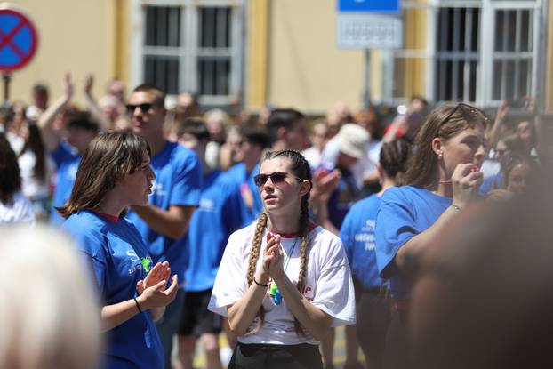Osijek: Još jedna generacija je otplesala quadrillu u centru grada