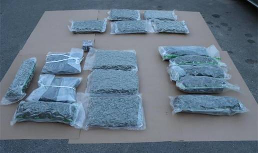 FOTO Zadarska policija kod mu&scaron;karca (61) prona&scaron;la vi&scaron;e od 18 kg marihuane i ha&scaron;i&scaron;a!