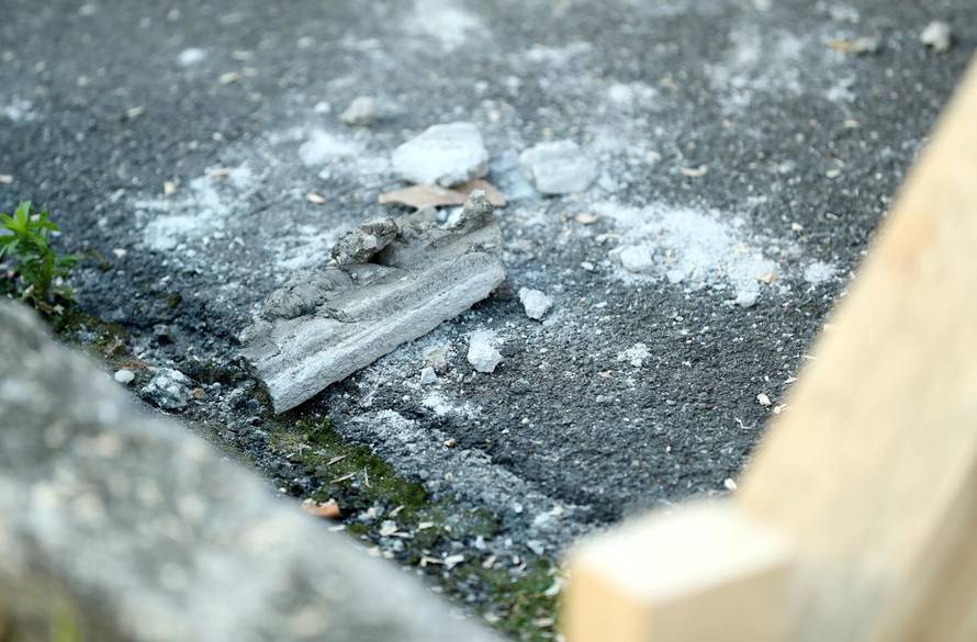 Zagreb: Vatrogasci izvrÅ¡ili podupiranje napukle fasade sa drvenom graÄom