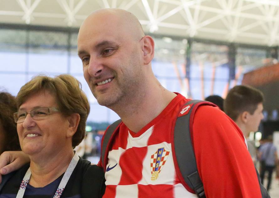 Zagreb: Brojne osobe iz javnog Å¾ivota odlaze Äarter letom na finalnu utakmicu HrV - FRA