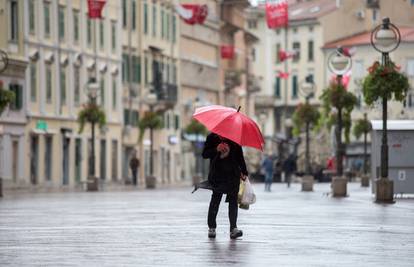 U Hrvatskoj oblačno s kišom, ujutro će u gorju pasti snijeg