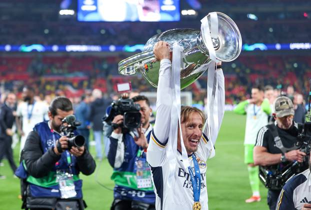 Modrić  najtrofejniji Realov igrač u povijesti, 6. put dignuo pokal Lige prvaka