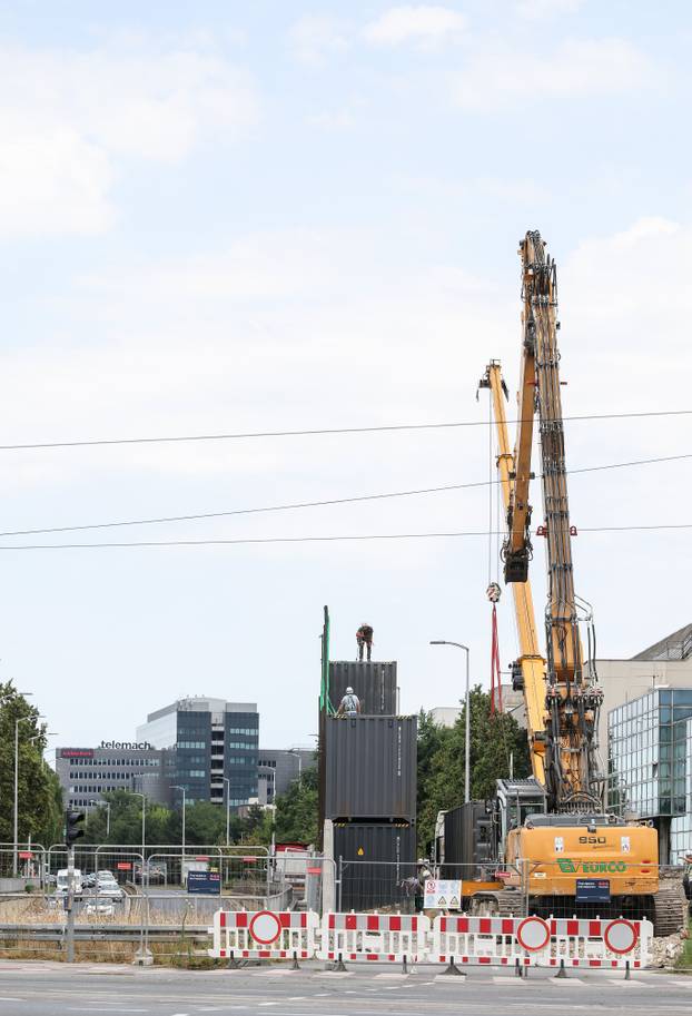 Zagreb: Počelo uklanjanje kontejnera na gradilištu postavljenih za vrijeme rušenja Vjesnika
