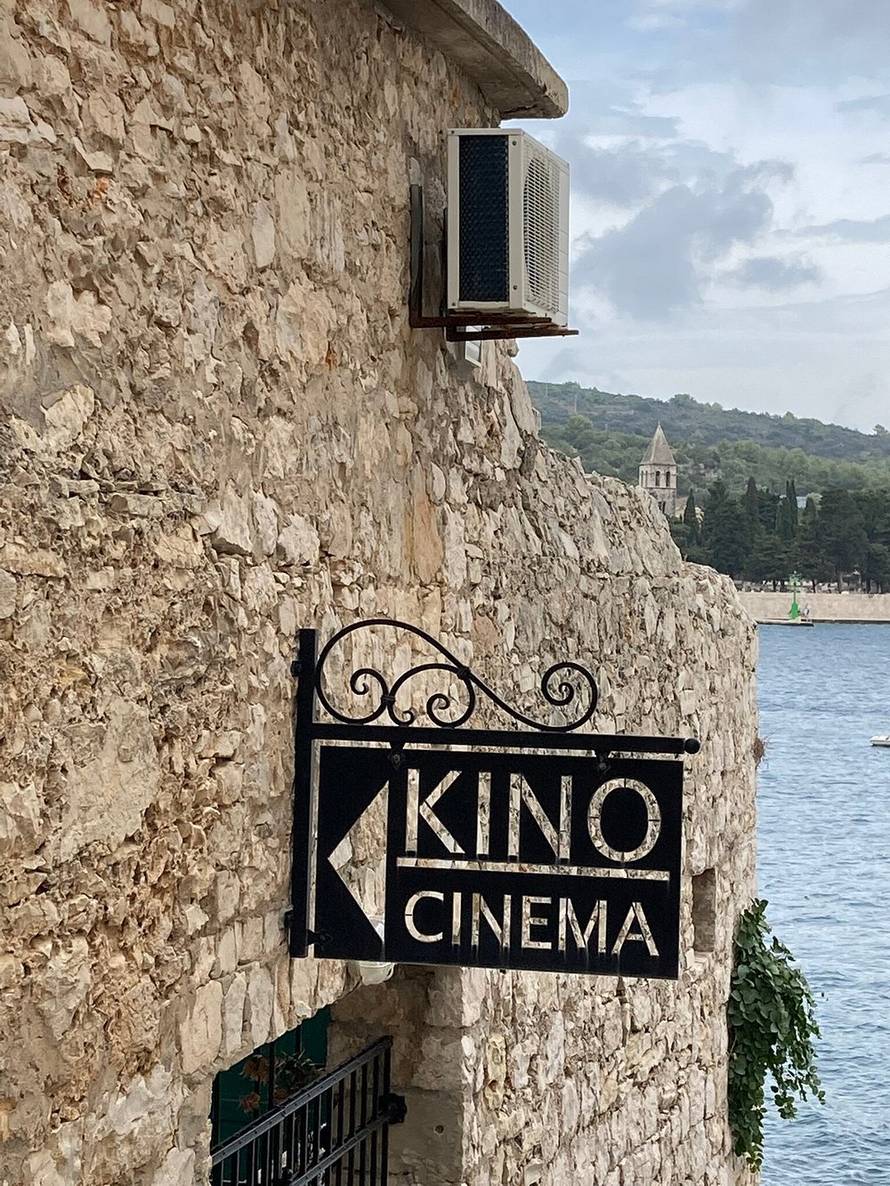 Prvi Vis Jazz festival u  Ljetnom kinu 'Hrid' sa spektakularnim pogledom na višku uvalu