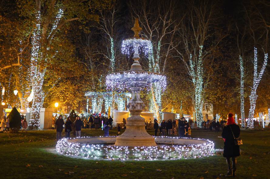 Paljenje božićnih lampica na Zrinjevcu