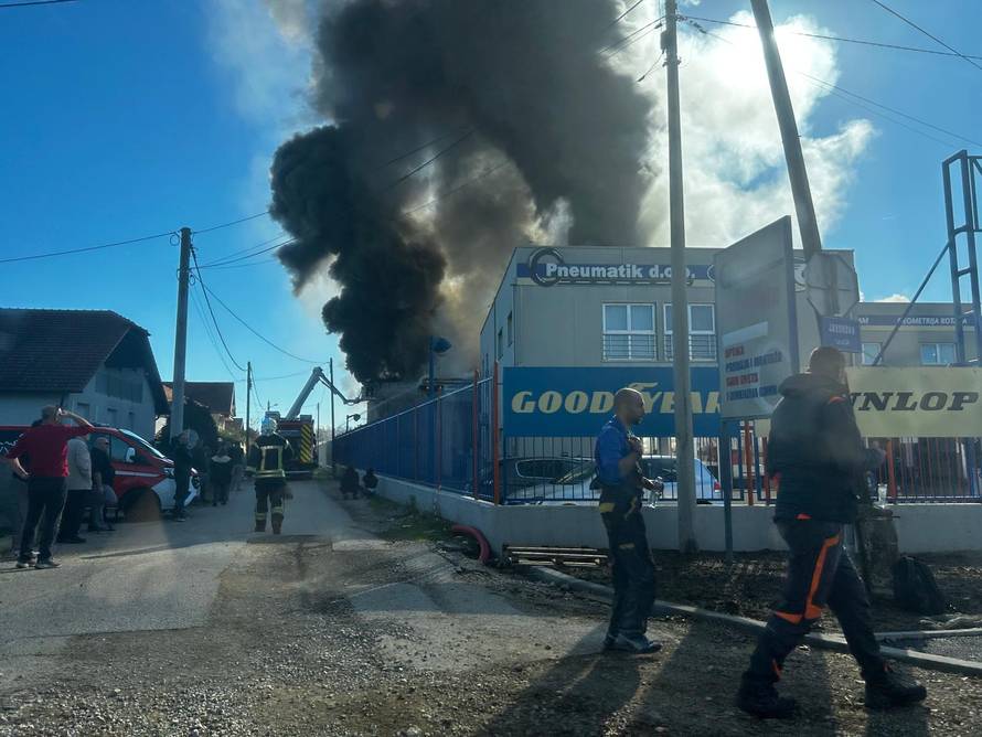 FOTO/VIDEO Još se dimi u Sv. Nedelji: 'Nije opasno za ljude'
