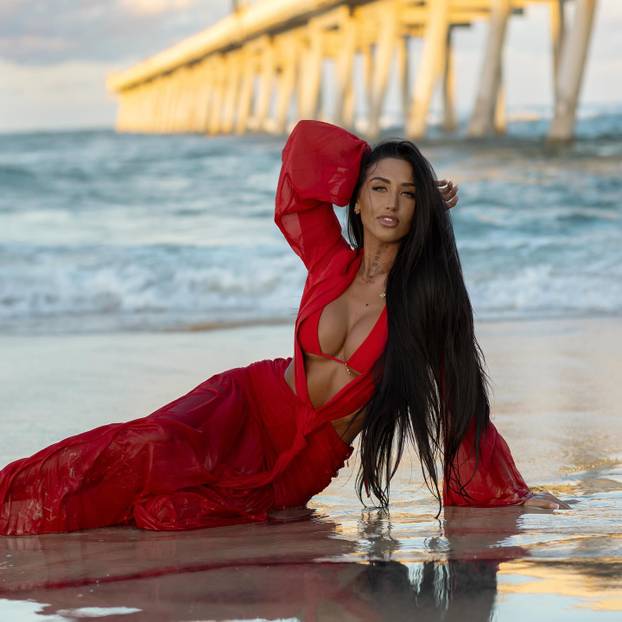 FOTO Ima top tijelo i tajnim poslom zarađuje bogatstvo: 'Ne tražite me novac, nađite posao'