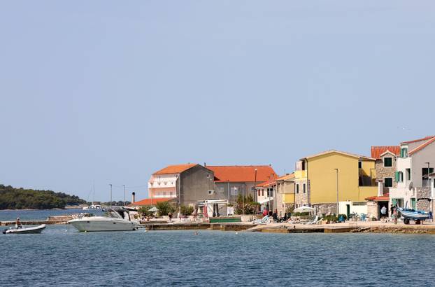 FOTO Krapanj je najniži i najmanji naseljeni hrvatski otok na Jadranu
