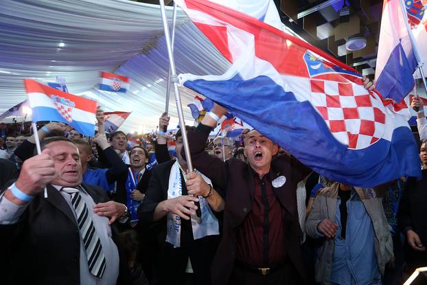 08.11.2015. Zagreb: Slavlje u stožeru Domoljubne koalicije nakon prvih izbornih rezultata