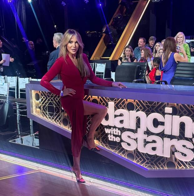 FOTO Ova TV voditeljica (57) ne prestaje šokirati: Od puknutih hlača na guzi pa do toplesa...