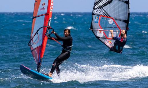 FOTO Zrinka Ljutić surfala je s legendom sporta na Kanarima: Dao mi je neke trikove i savjete