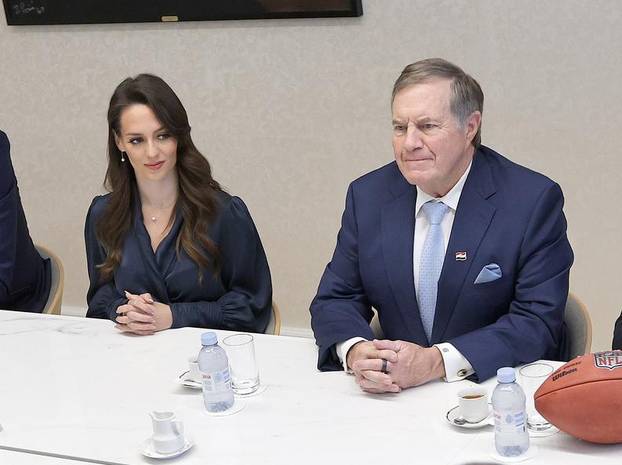 FOTO Belichick na večeru poveo 48 godina mlađu zaručnicu. 'Pa gdje joj je odjeća, ostala doma?'