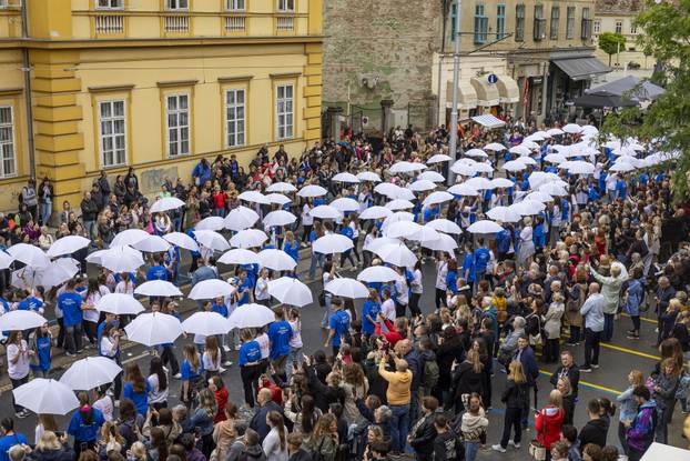 Osječki maturanti unatoč lošem vremenu plesali quadrillu u centru grada