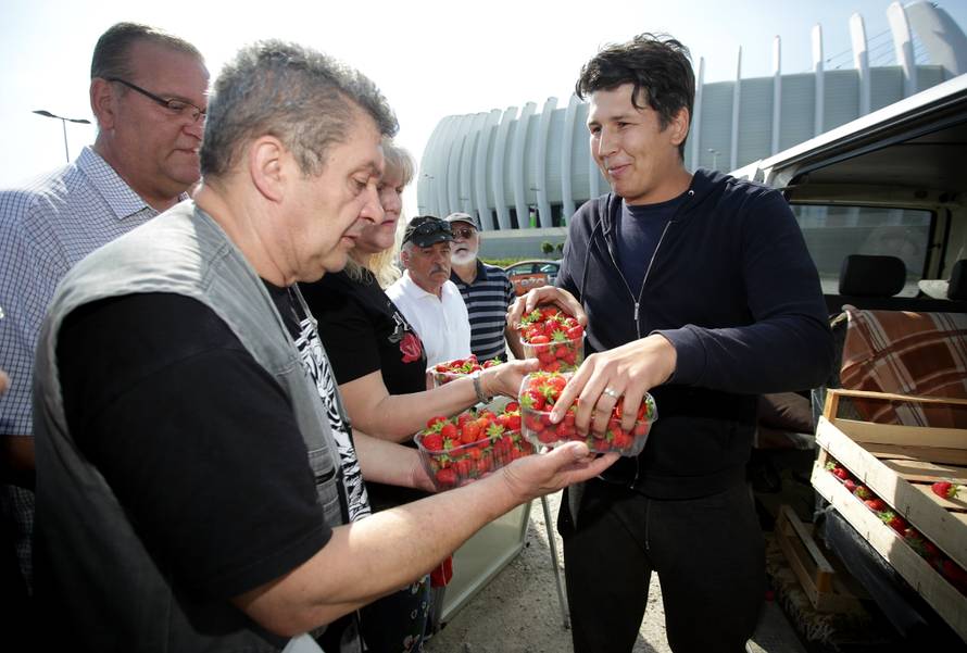 Voćari dijele jagode: 'Cijena od 8,99 kn je niska i nerealna...'